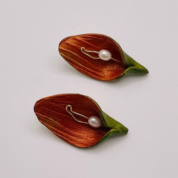 Handcrafted Calla Lily Clip Earrings With 14K Wire and Freshwater Pearl - Picture 5 of 11